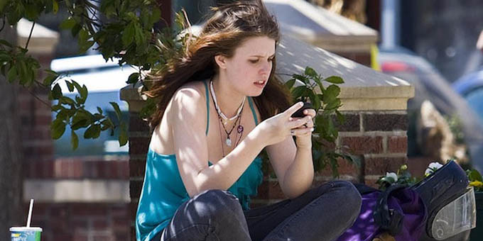 You are currently viewing 5 Reasons To Boot Your Teens Texting Plan