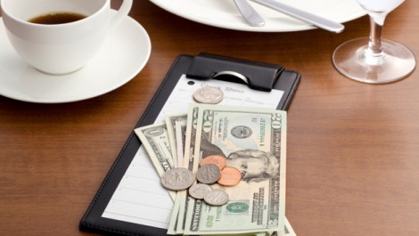 You are currently viewing Tipping Etiquette: A Definitive Guide to Gratuity